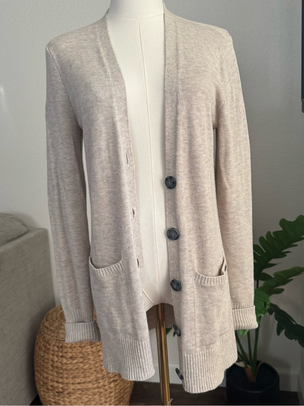 Hollister S Beige Knit Long Sleeve Cardigan Sweater Button Front Small Pockets